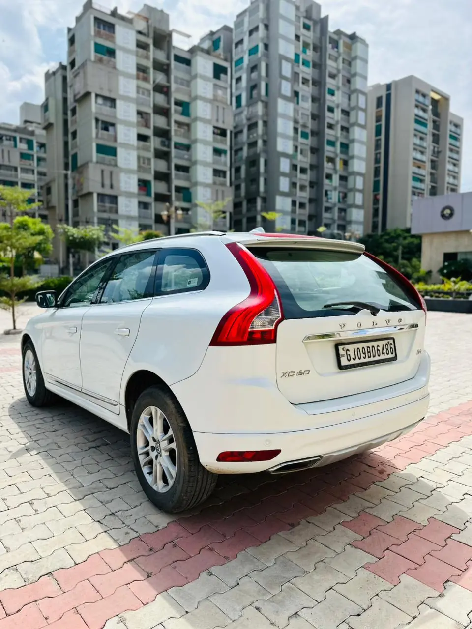 2016 VOLVO XC60 D4