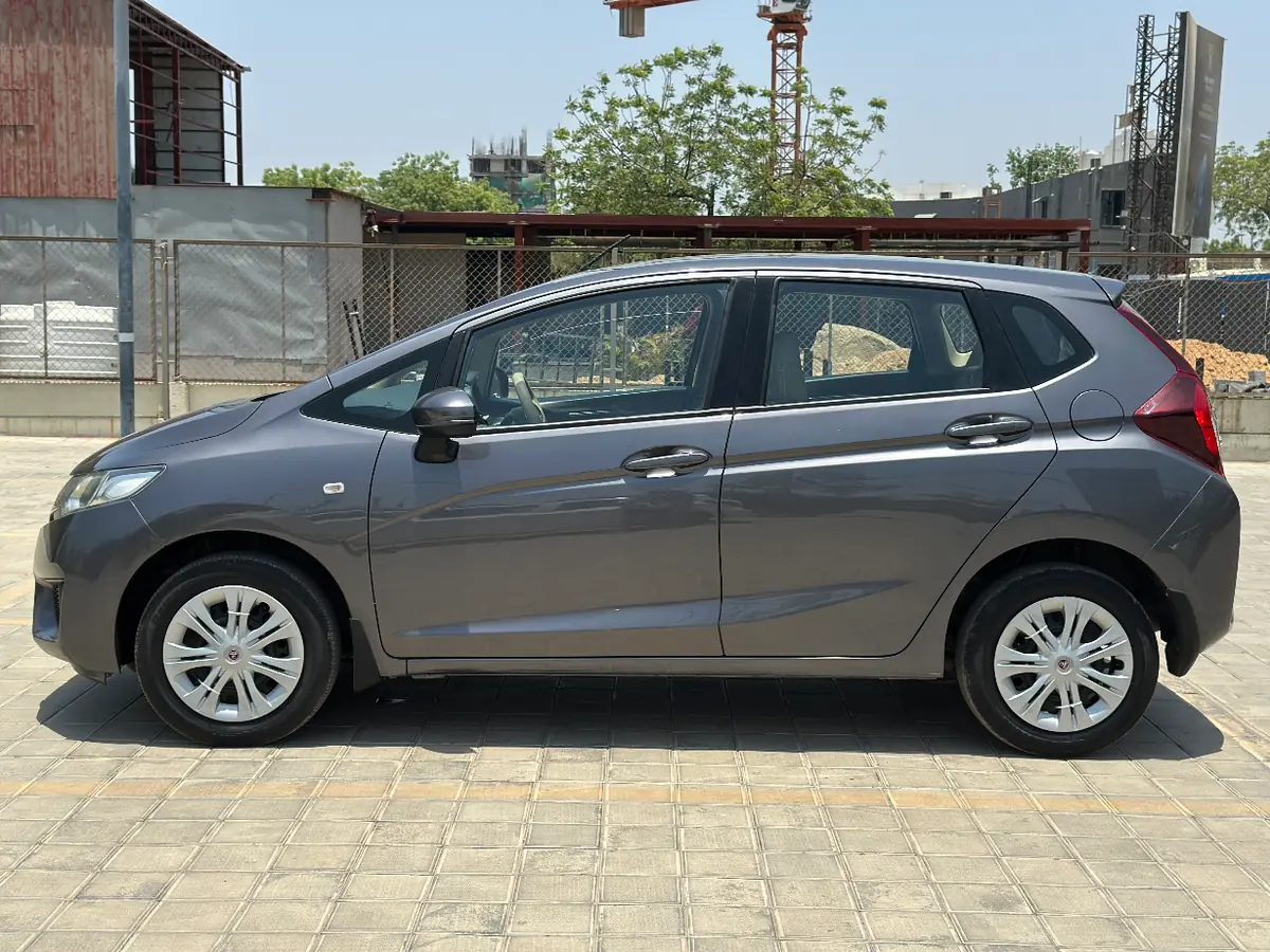 2017 HONDA JAZZ i-VTEC MT 1st FULL PETROL