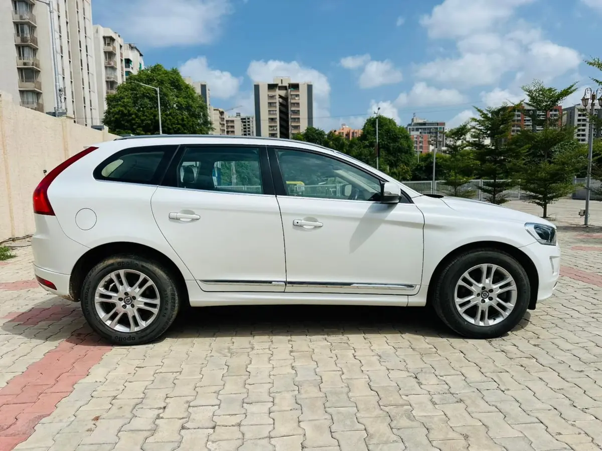 2016 VOLVO XC60 D4