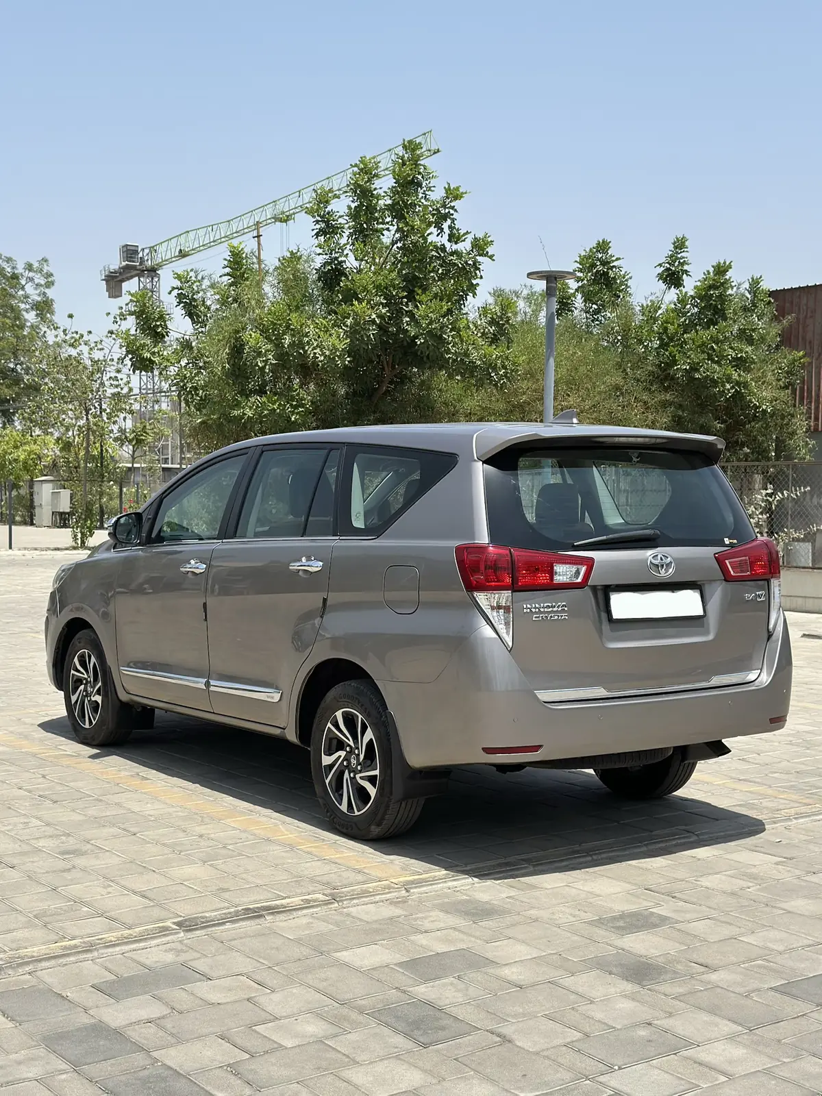 2021 INNOVA CRYSTA V MT
