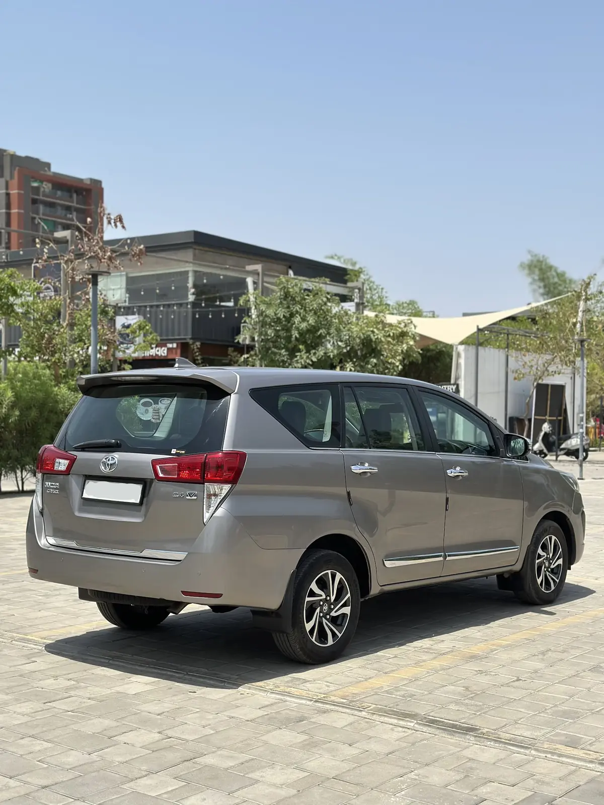 2021 INNOVA CRYSTA V MT