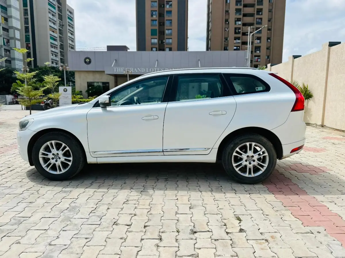 2016 VOLVO XC60 D4