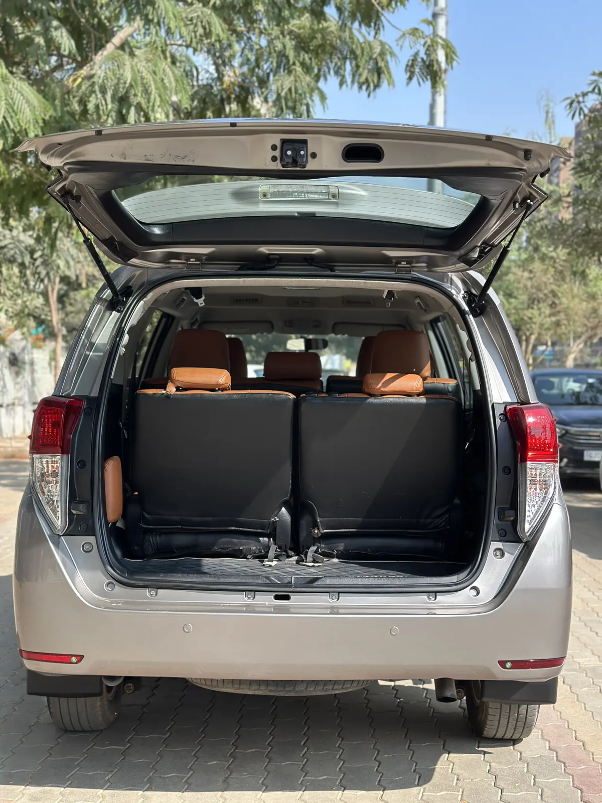 2019 TOYOTA INNOVA CRYSTA G AT