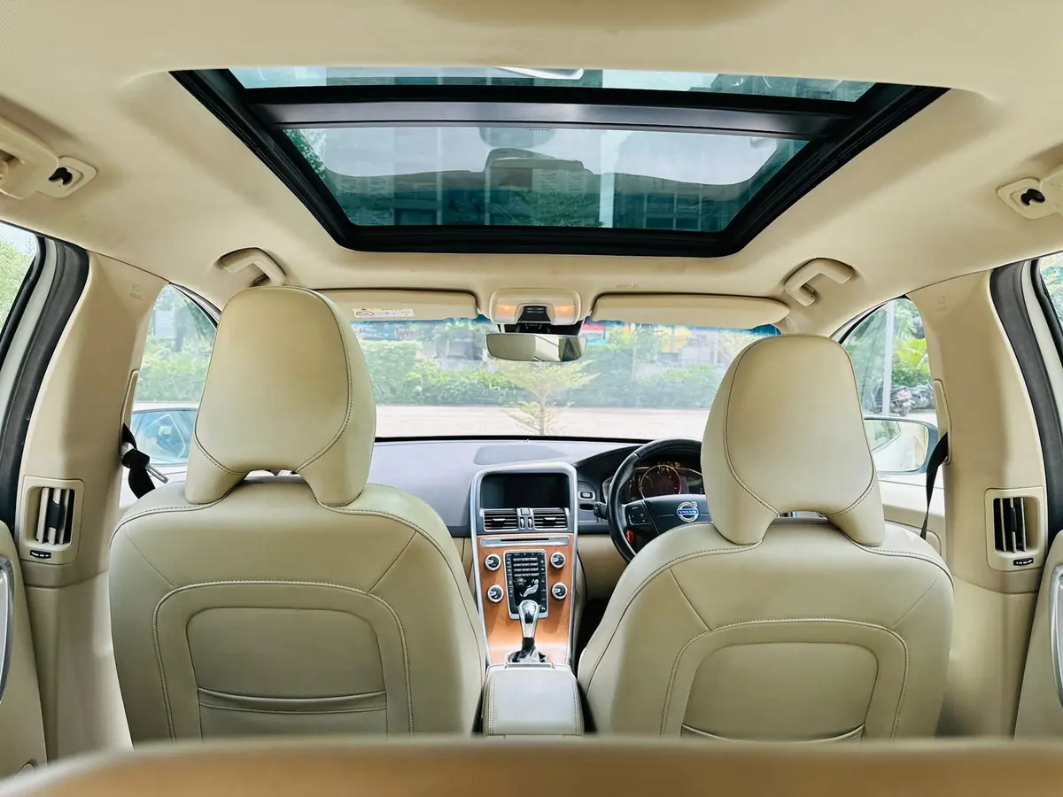 2016 VOLVO XC60 D4