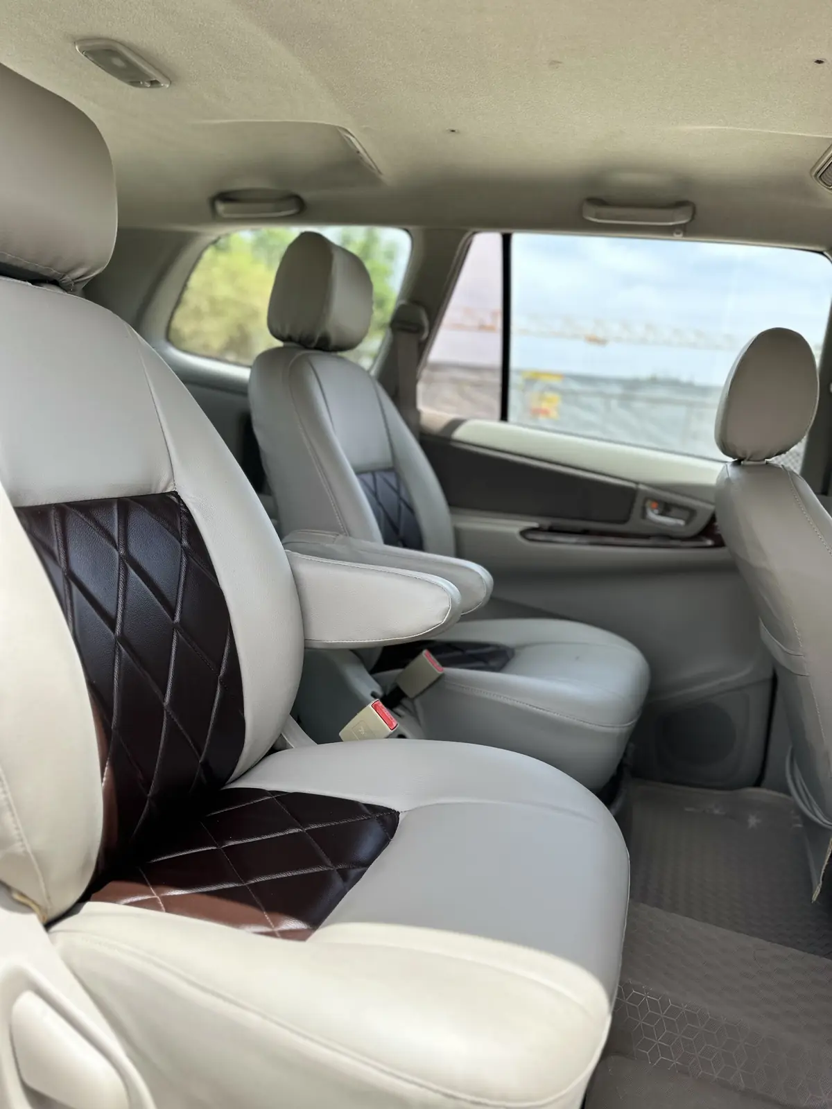 2012 TOYOTA INNOVA V MT