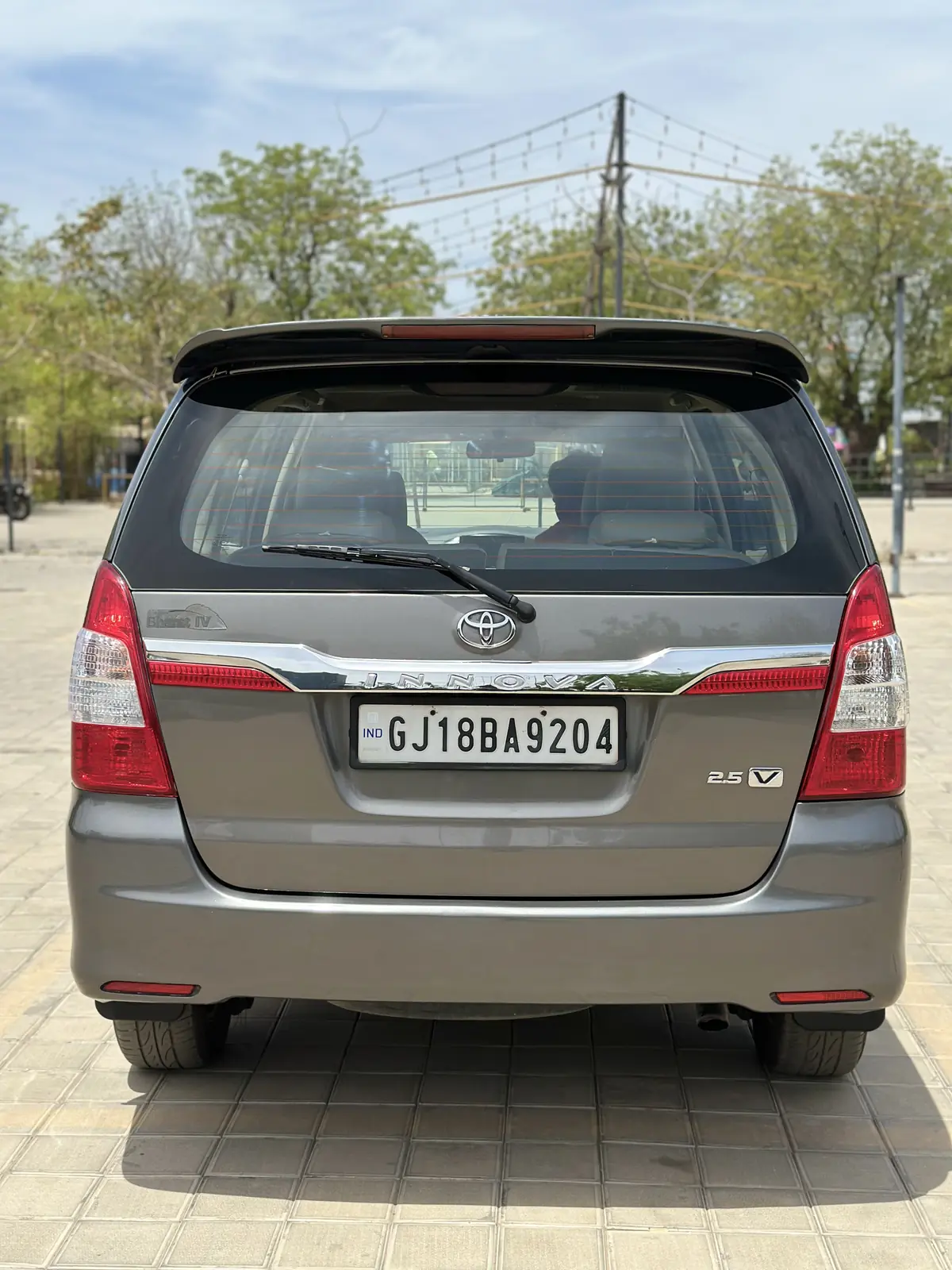 2012 TOYOTA INNOVA V MT