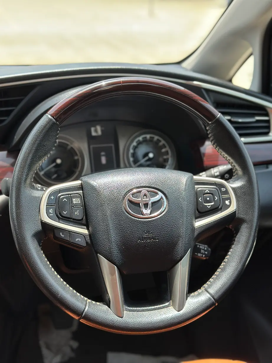 2021 INNOVA CRYSTA V MT