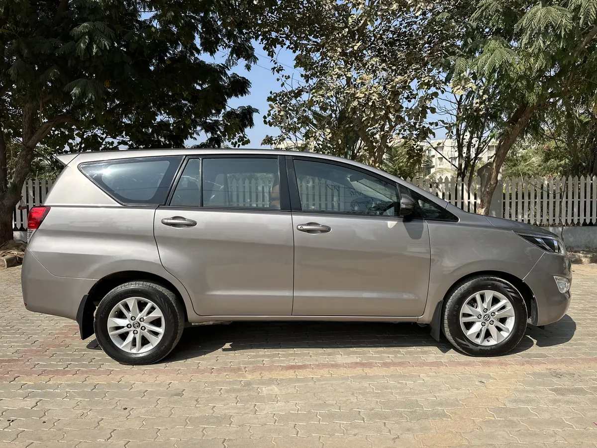 2019 TOYOTA INNOVA CRYSTA G AT
